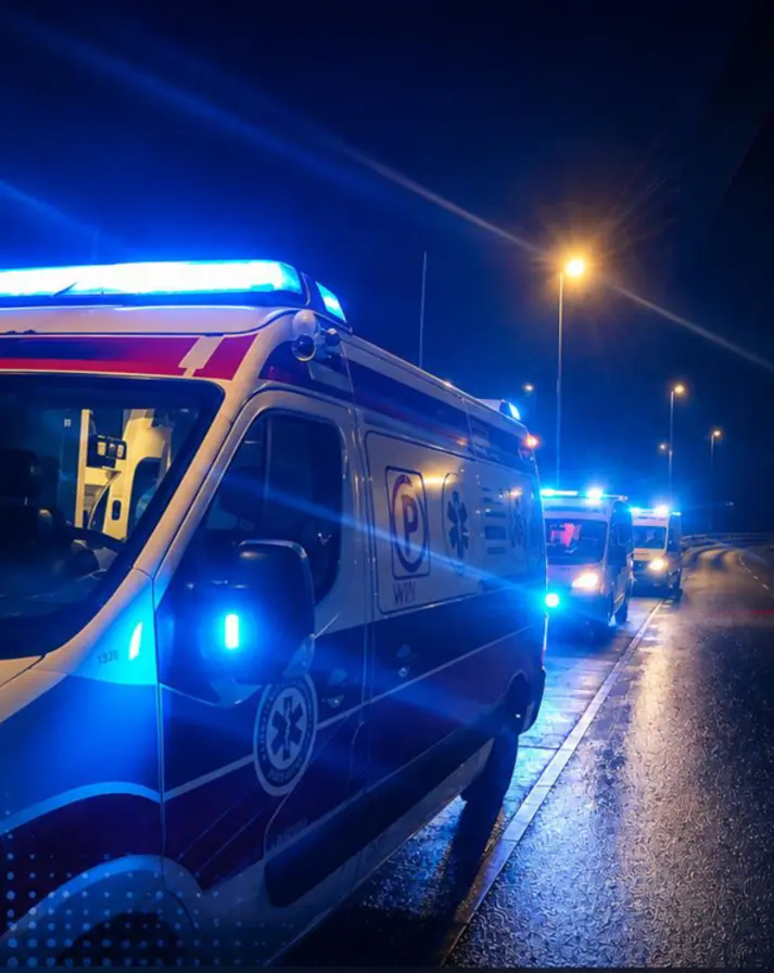 Ambulanse podczas nocnej interwencji ratunkowej