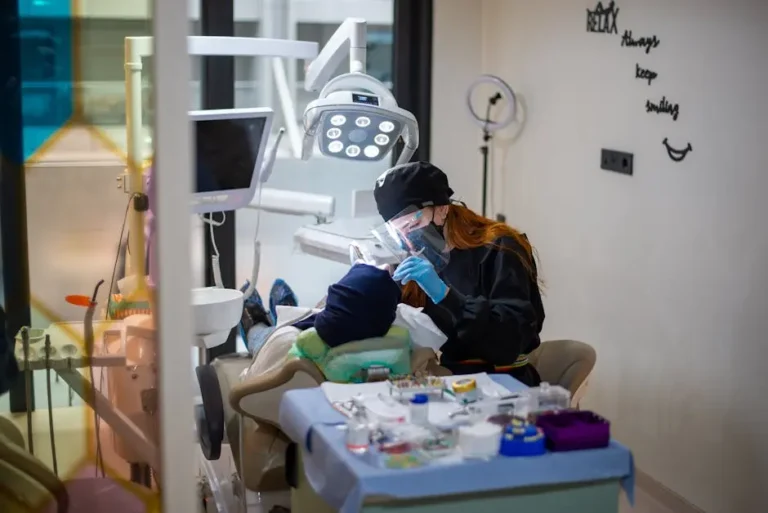 Gabinet stomatologiczny jako miejsce wymagające procedur bezpieczeństwa